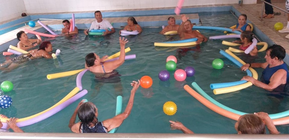 Prefeitura de Laranjal do Jari oferece aulas de hidroginástica gratuita aos idosos
